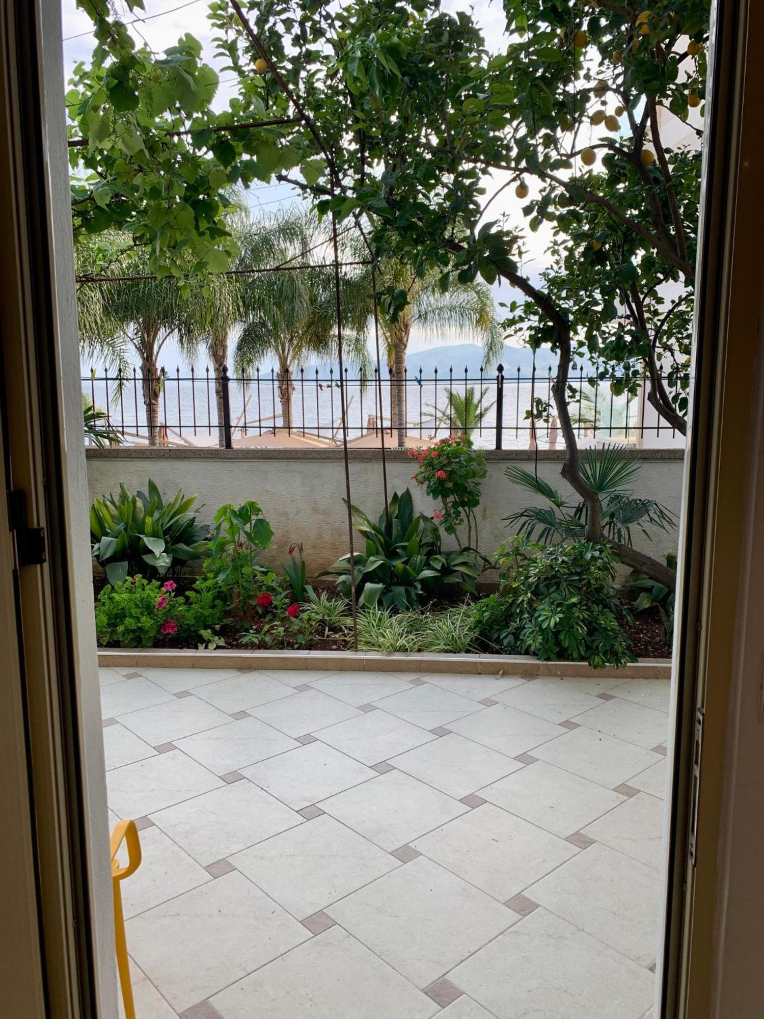 Duka Apts Sarande Luaran gambar