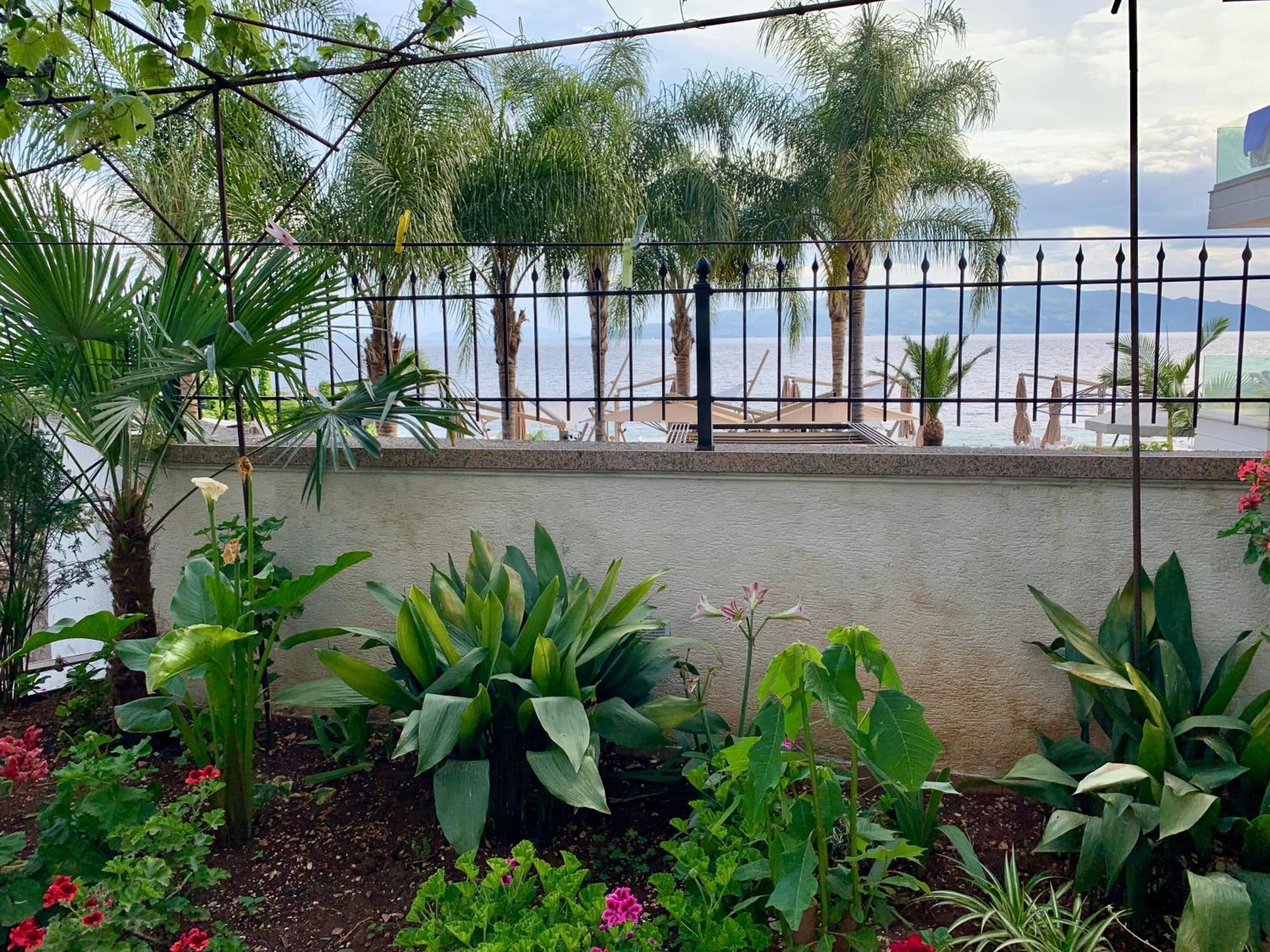 Duka Apts Sarande Luaran gambar
